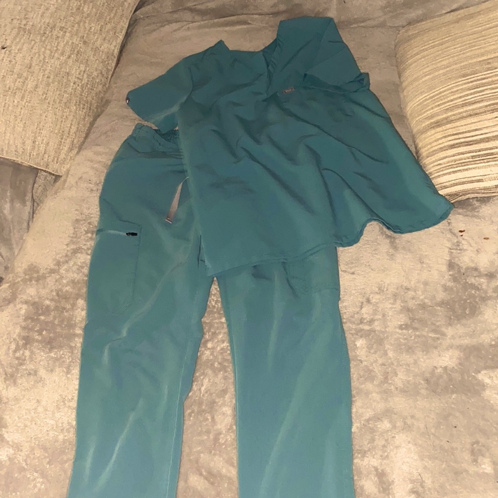 Figs hydrogen scrub set. Small top and bottom